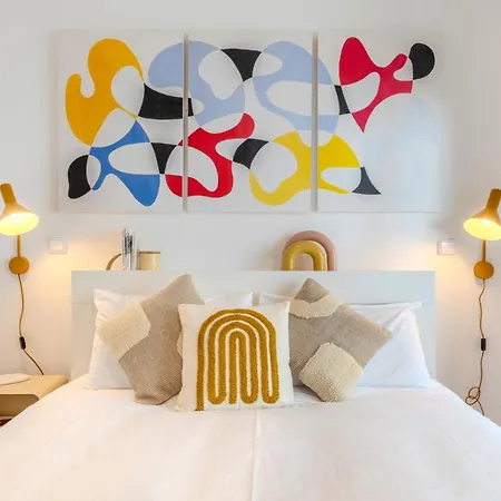 Cozy Retreat With Rooftop Pool &balcony Apartman