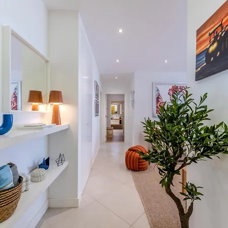 Cozy Retreat With Rooftop Pool &balcony Apartman Lagos