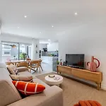 Cozy Retreat With Rooftop Pool &balcony *