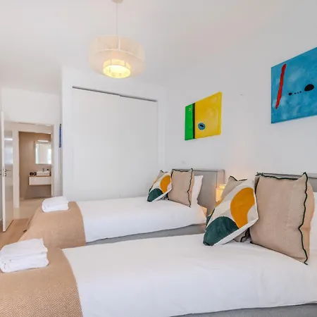 Cozy Retreat With Rooftop Pool &balcony Appartement *