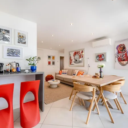 Appartement Cozy Retreat With Rooftop Pool &balcony