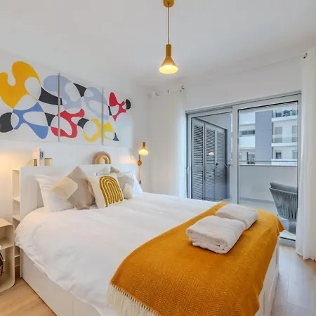 Apartment Cozy Retreat With Rooftop Pool &balcony *