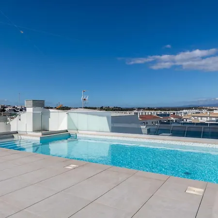 Cozy Retreat With Rooftop Pool &balcony *